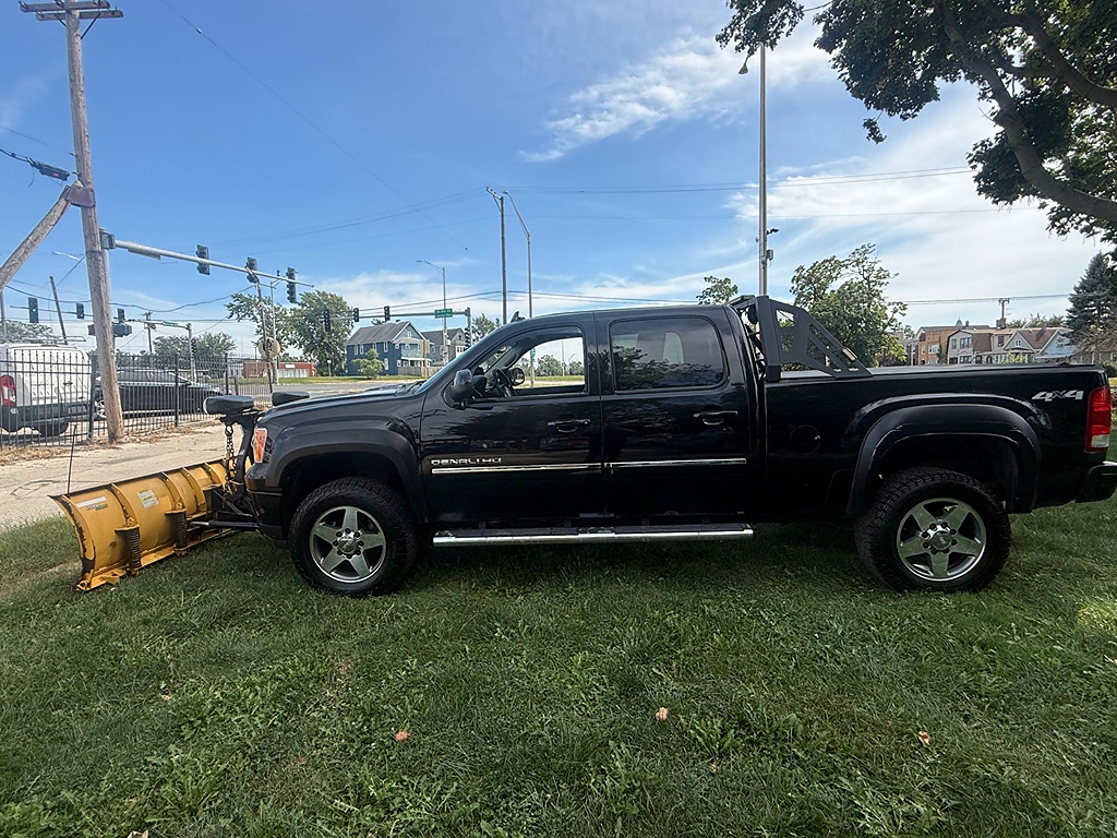 Additional photo of vehicle.