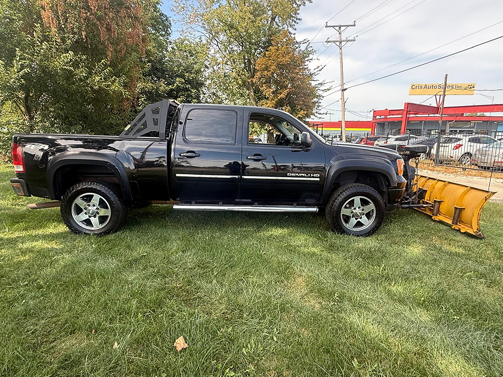 Additional photo of vehicle.