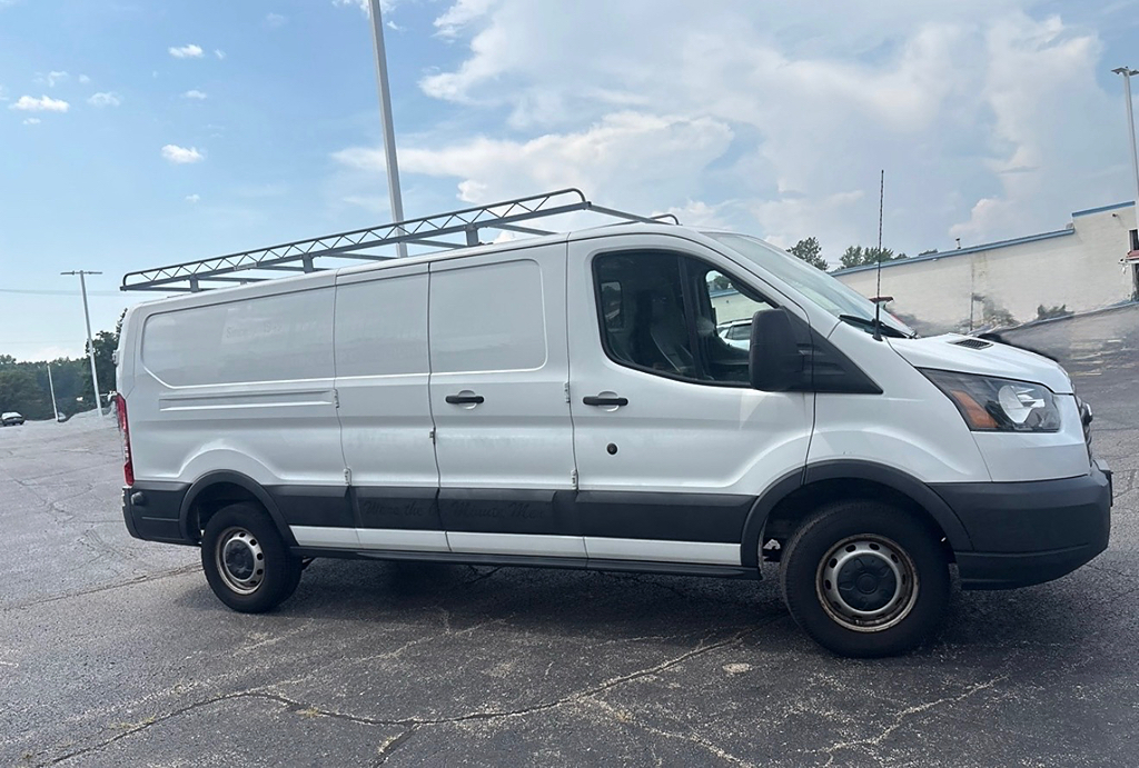 Additional photo of vehicle.