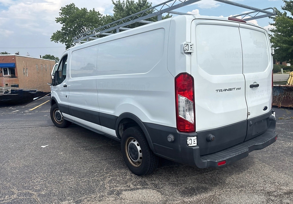 Additional photo of vehicle.