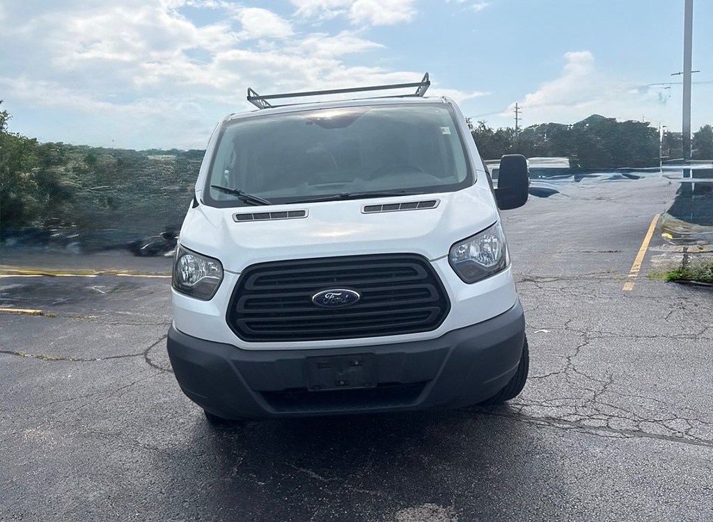 Additional photo of vehicle.