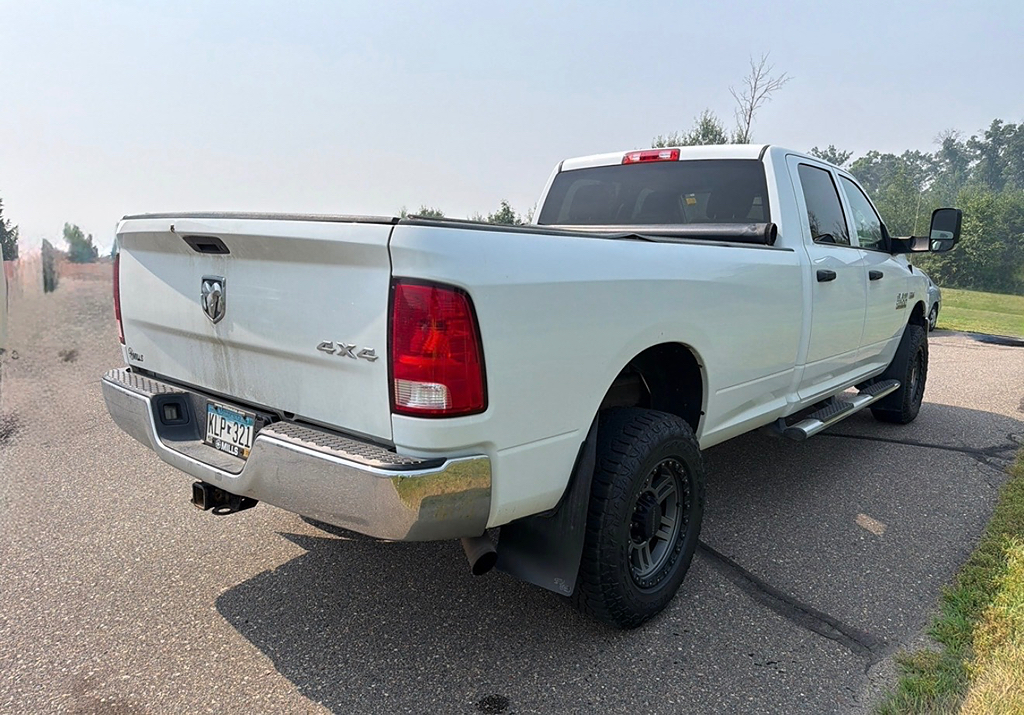 Additional photo of vehicle.