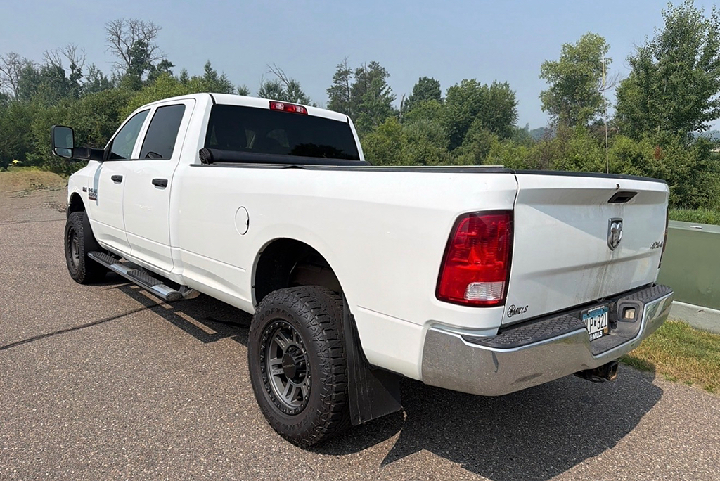 Additional photo of vehicle.
