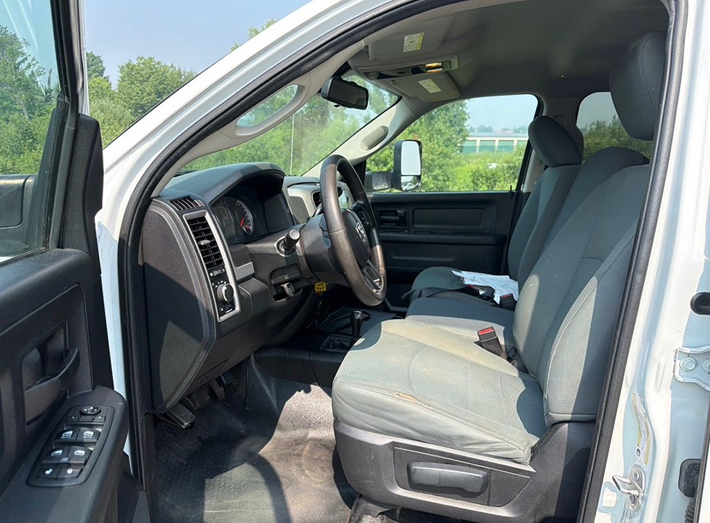 Additional photo of vehicle.