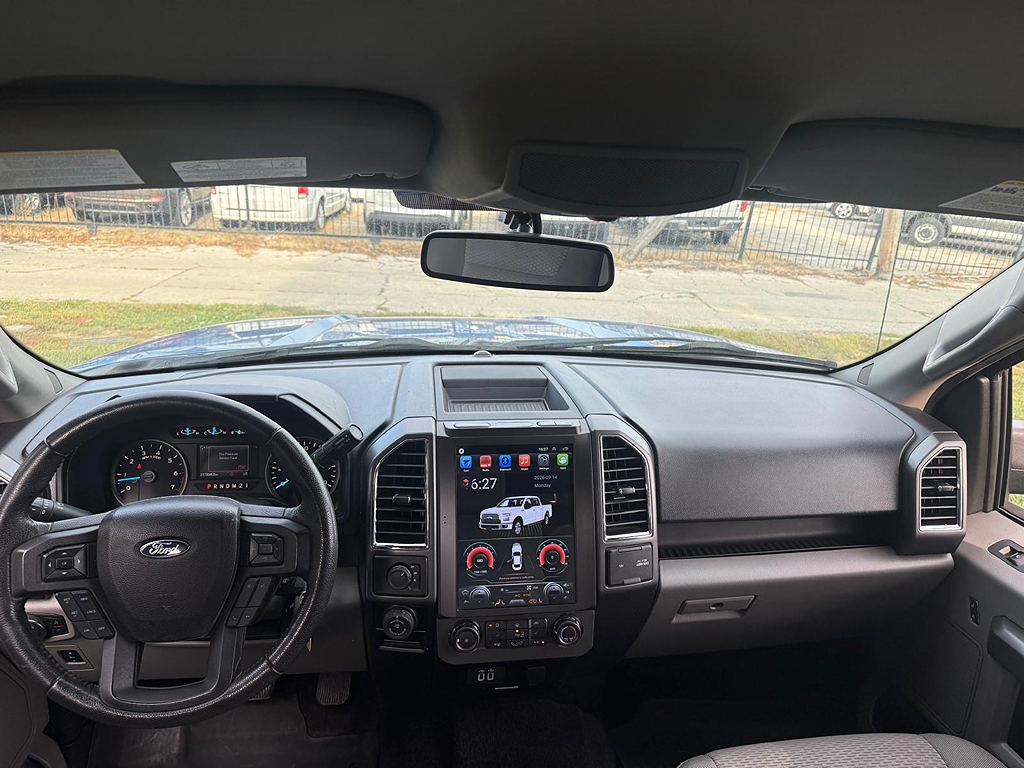 Additional photo of vehicle.