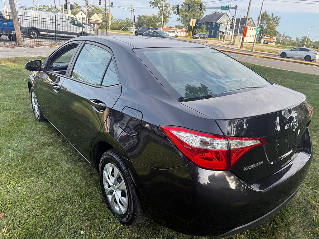 Additional photo of vehicle.