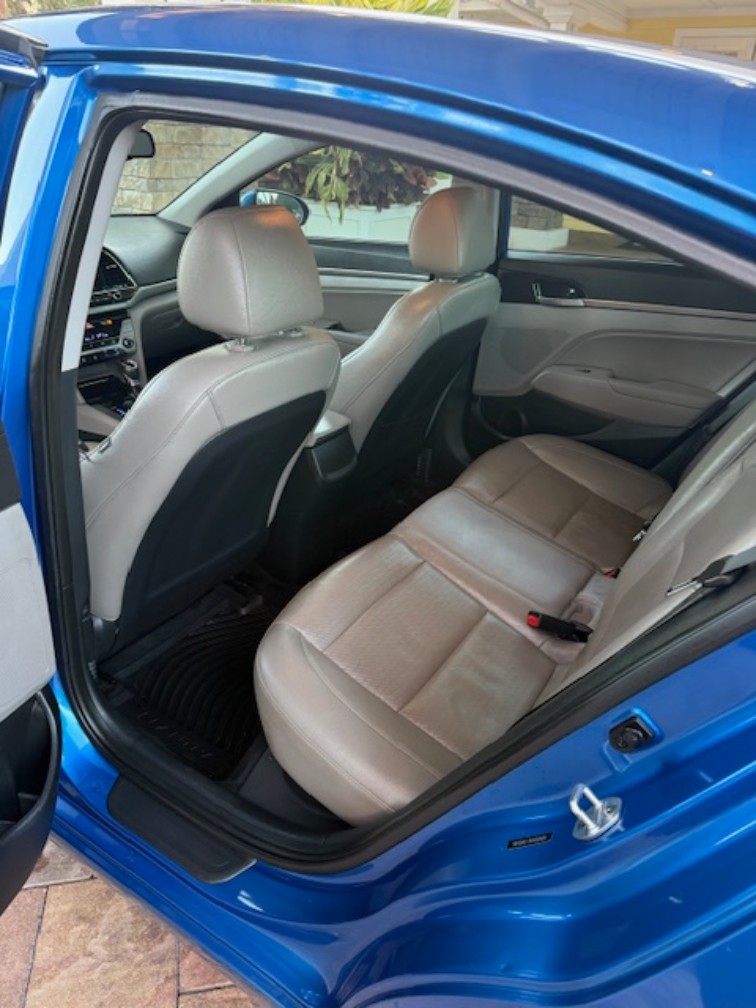 Additional photo of vehicle.