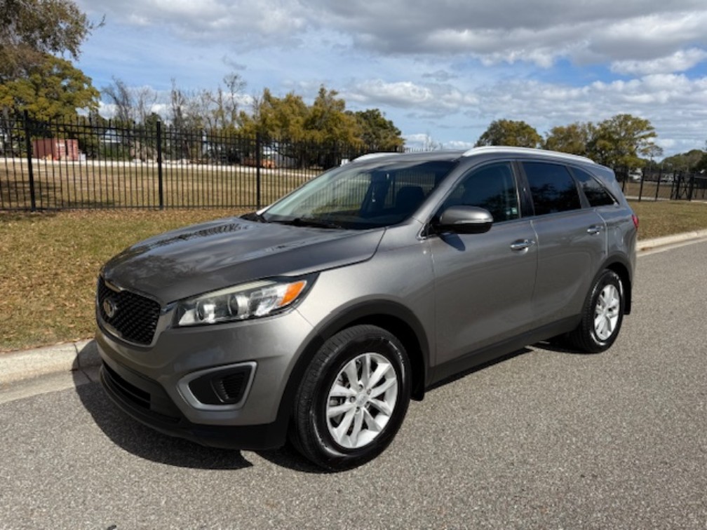 2017 Kia Sorento LX AT's photo