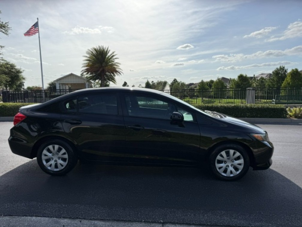 Additional photo of vehicle.
