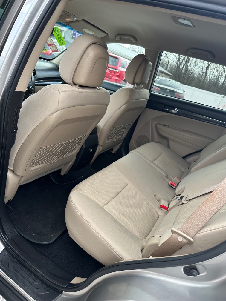 2012 Kia Sorento LX - Photo 7