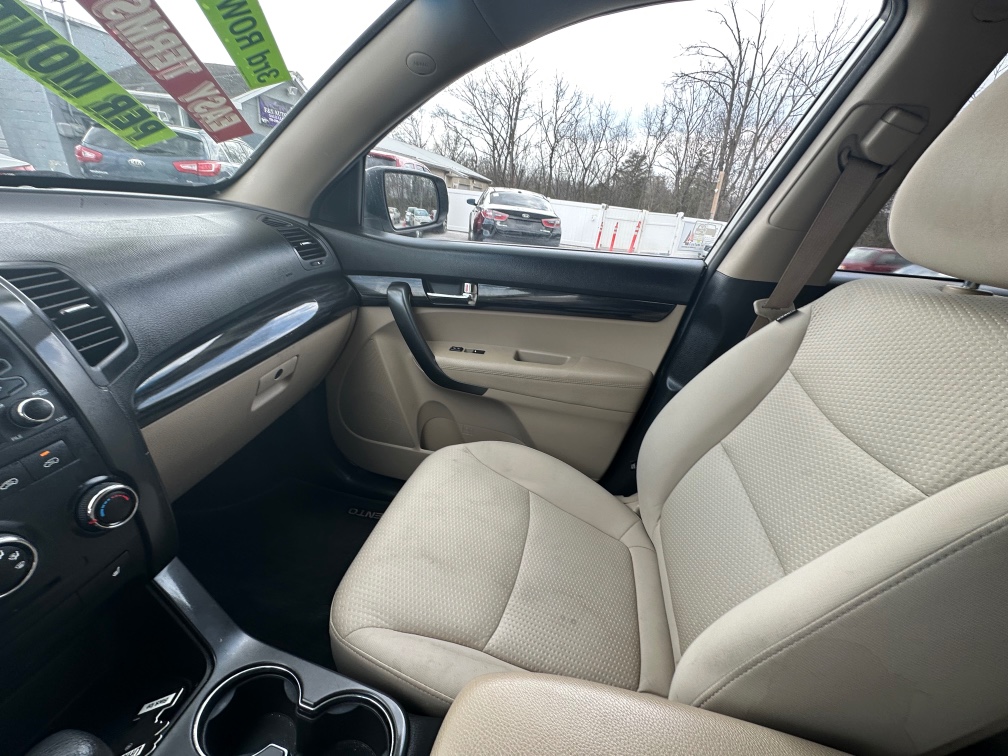 2012 Kia Sorento LX - Photo 12