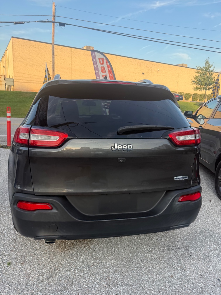 Additional photo of vehicle.