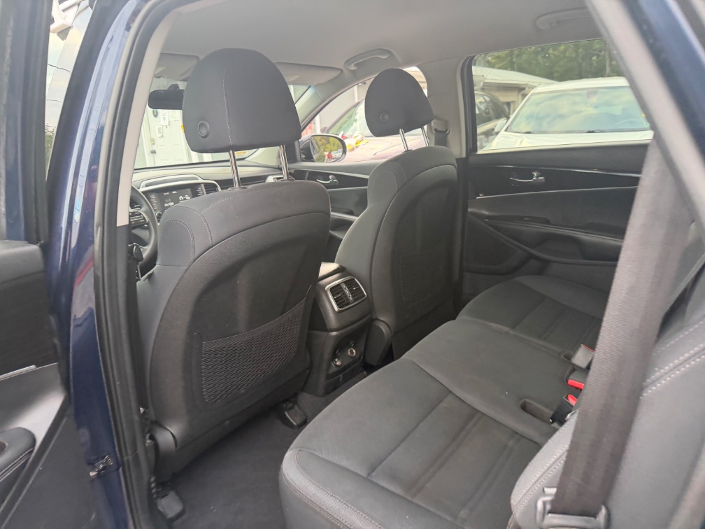 Additional photo of vehicle.