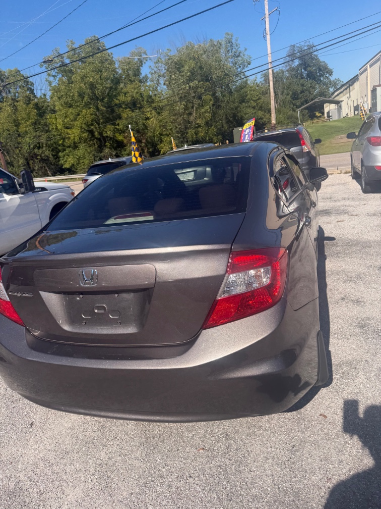 Additional photo of vehicle.