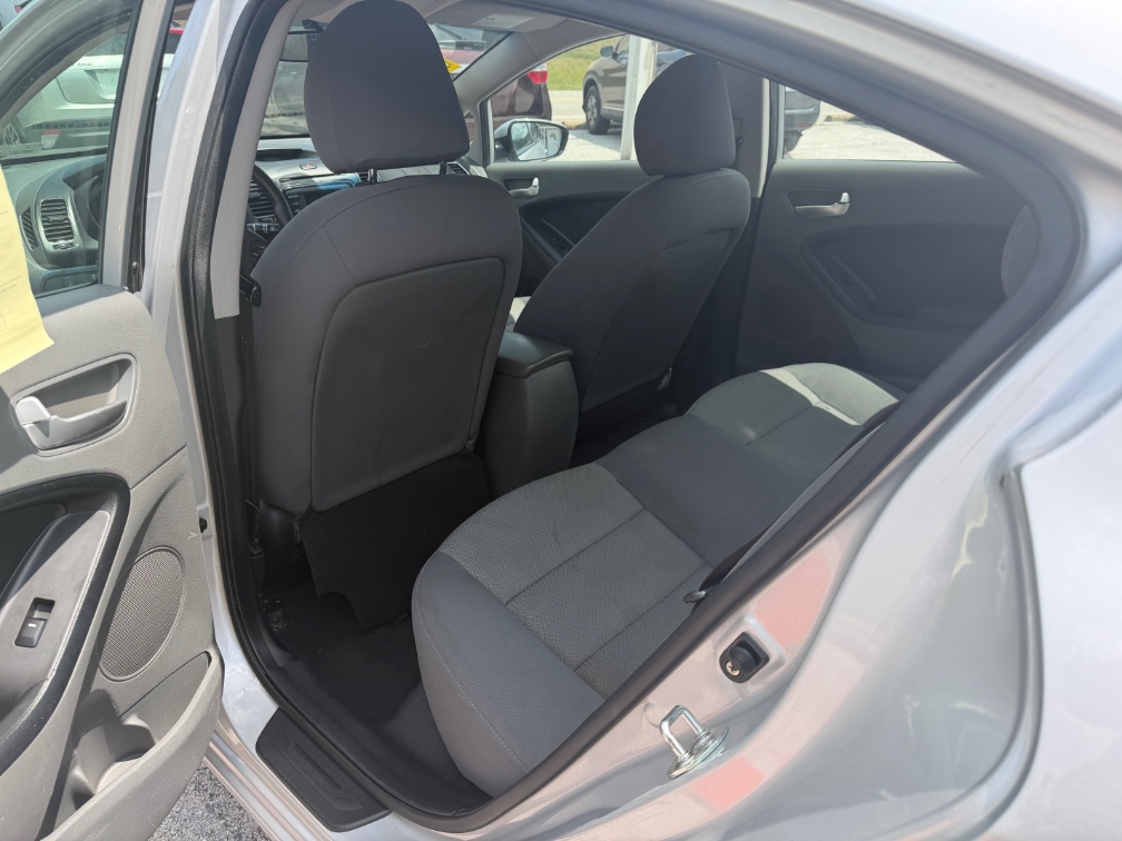 2018 Kia FORTE LX - Photo 6