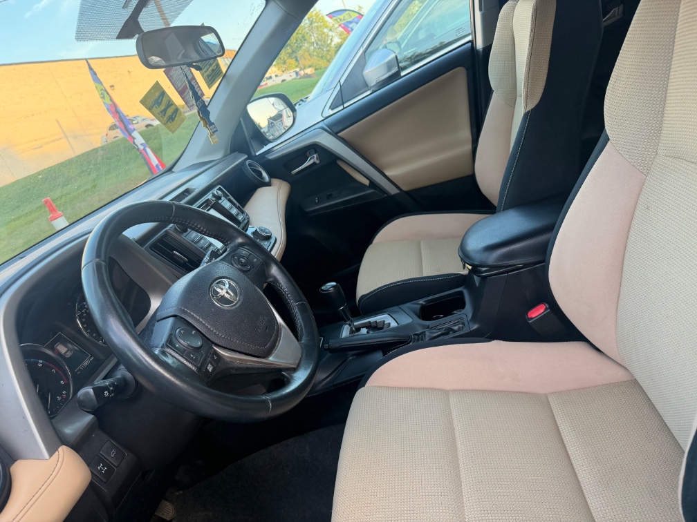 Additional photo of vehicle.