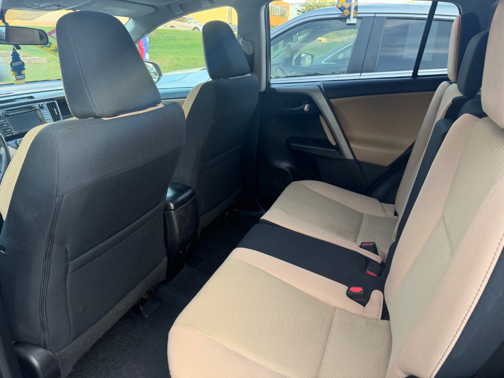 Additional photo of vehicle.