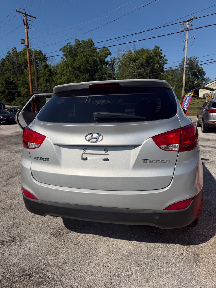 Additional photo of vehicle.