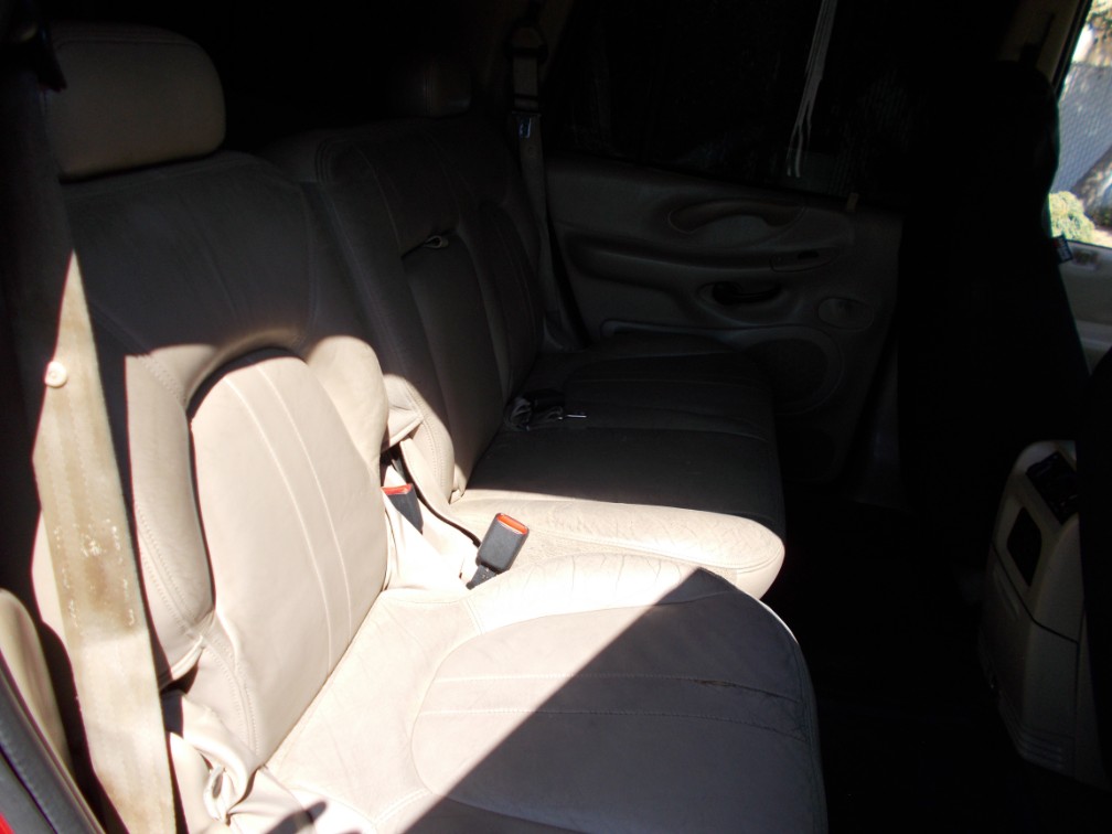 Additional photo of vehicle.