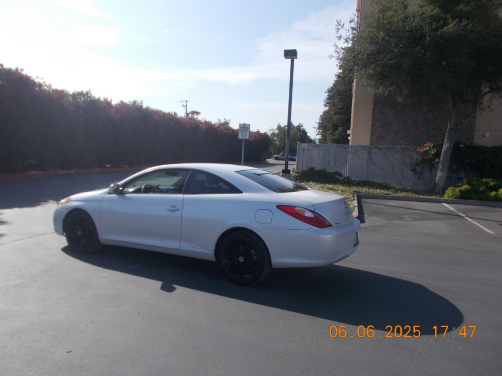 Additional photo of vehicle.