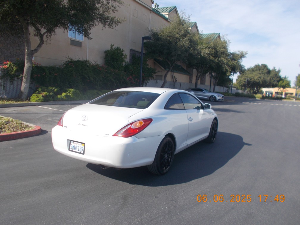 Additional photo of vehicle.