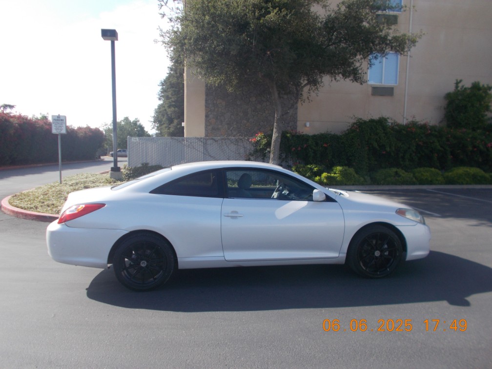 Additional photo of vehicle.