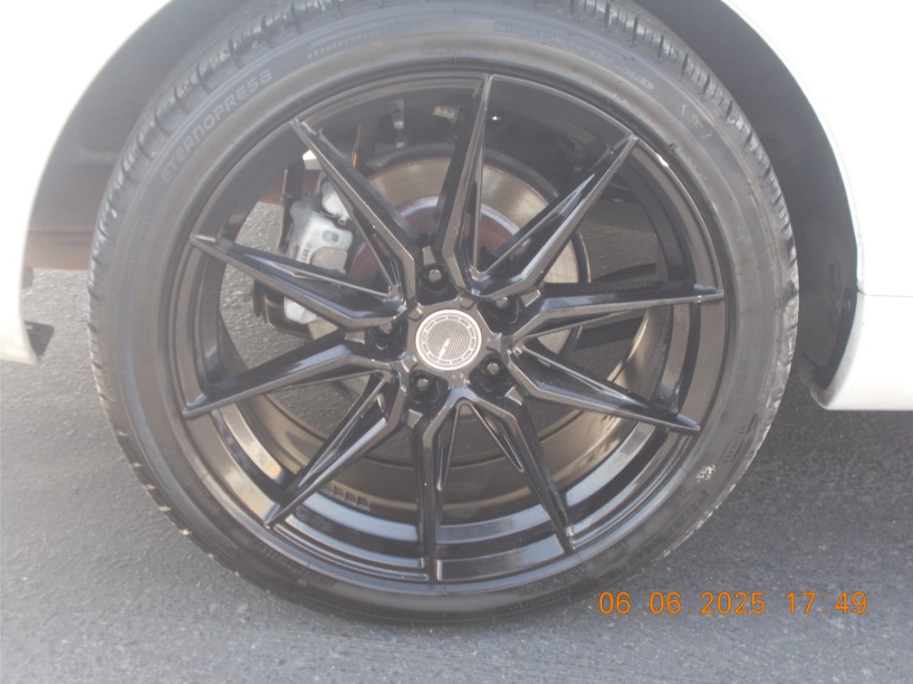 Additional photo of vehicle.