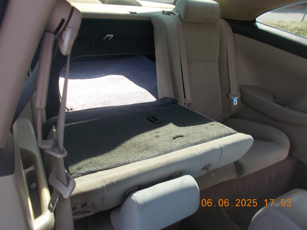 Additional photo of vehicle.