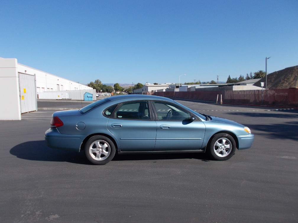 2005 Ford Taurus SE - Photo 8
