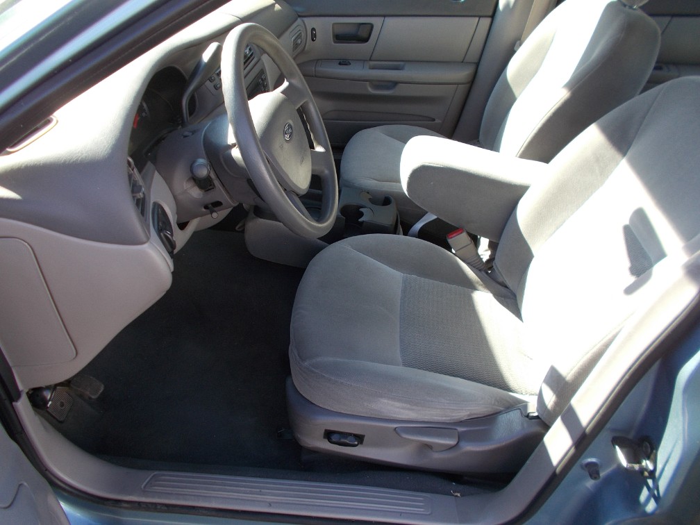 2005 Ford Taurus SE - Photo 10