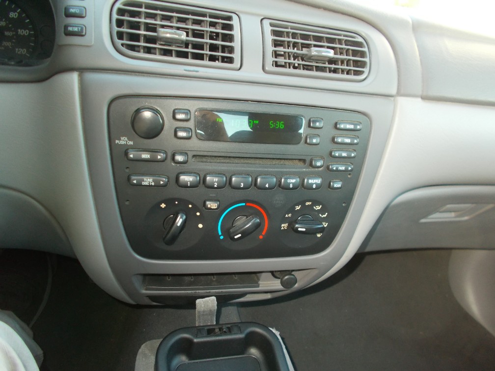 2005 Ford Taurus SE - Photo 14