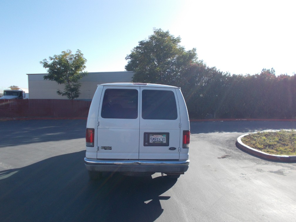 2004 Ford Econoline Wagon XL - Photo 6