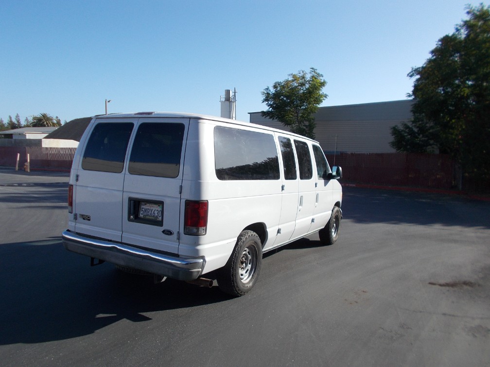 2004 Ford Econoline Wagon XL - Photo 7
