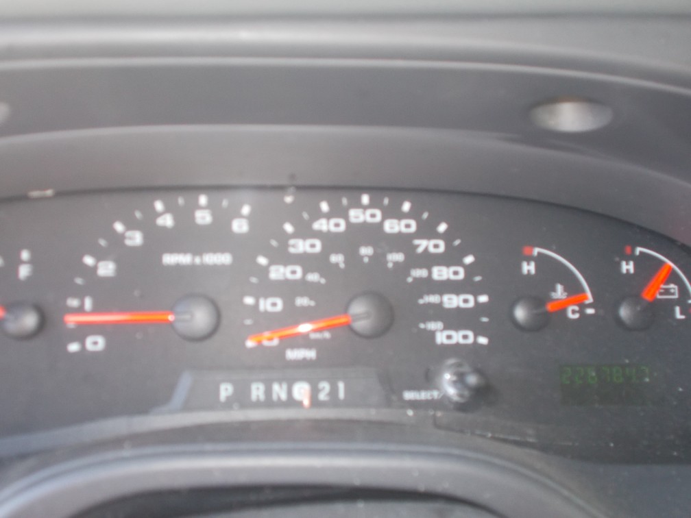2004 Ford Econoline Wagon XL - Photo 11