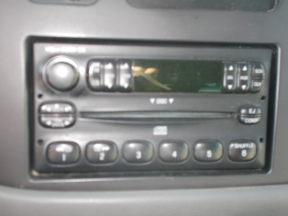 2004 Ford Econoline Wagon XL - Photo 12