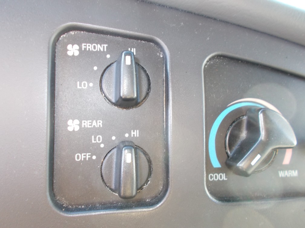2004 Ford Econoline Wagon XL - Photo 14