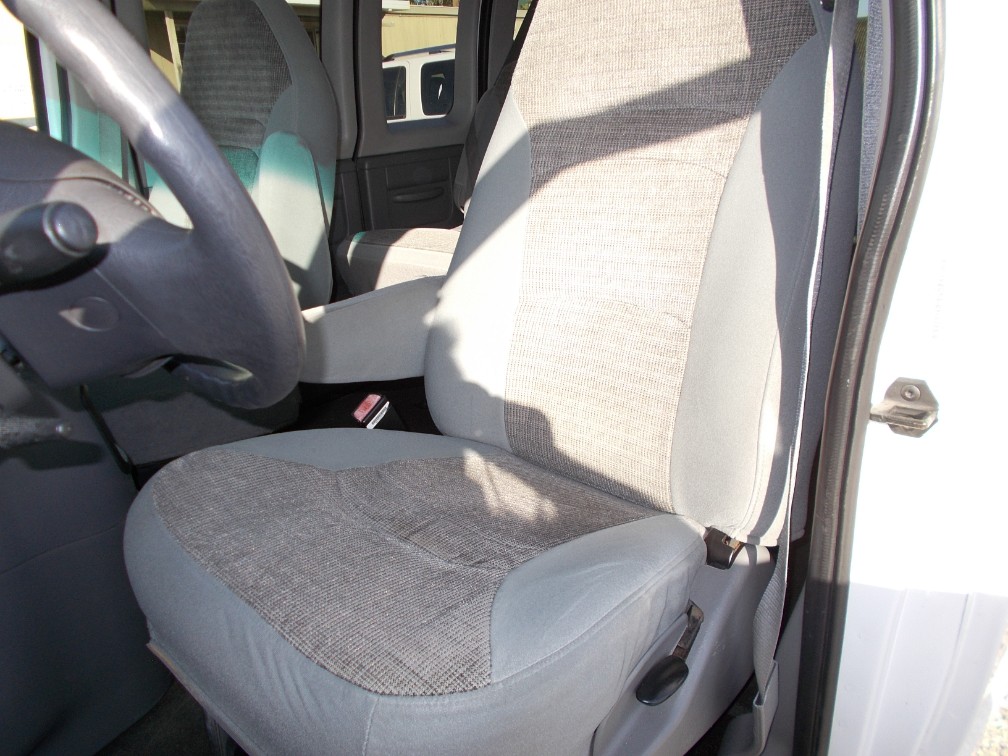2004 Ford Econoline Wagon XL - Photo 15