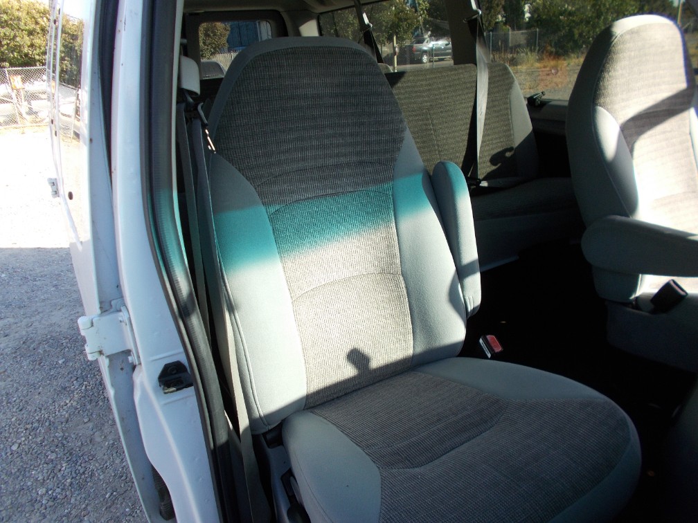 2004 Ford Econoline Wagon XL - Photo 16