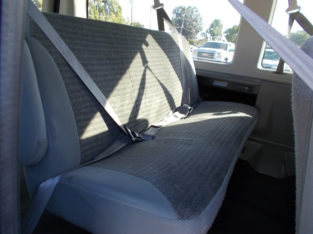 2004 Ford Econoline Wagon XL - Photo 18
