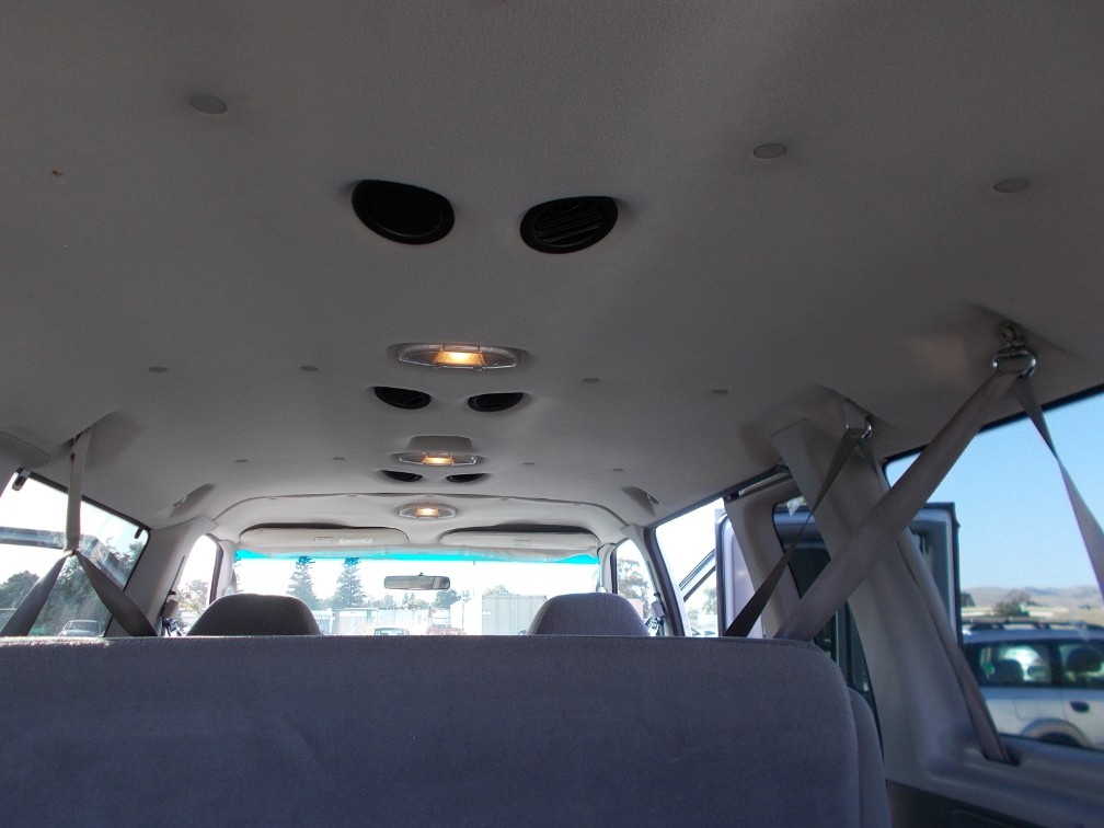 2004 Ford Econoline Wagon XL - Photo 20
