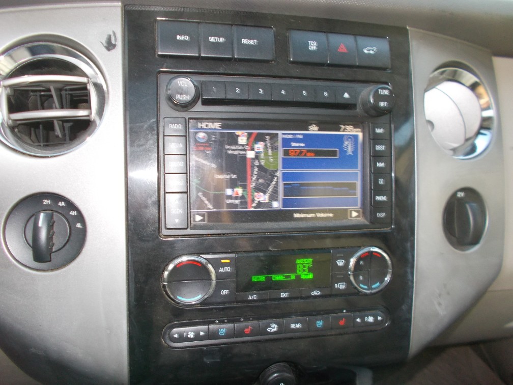 2013 Ford Expedition Limited - Photo 24