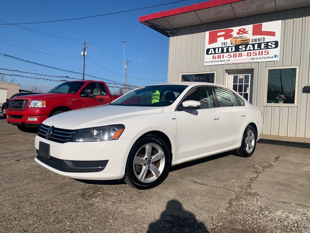 2014 Volkswagen Passat S's photo