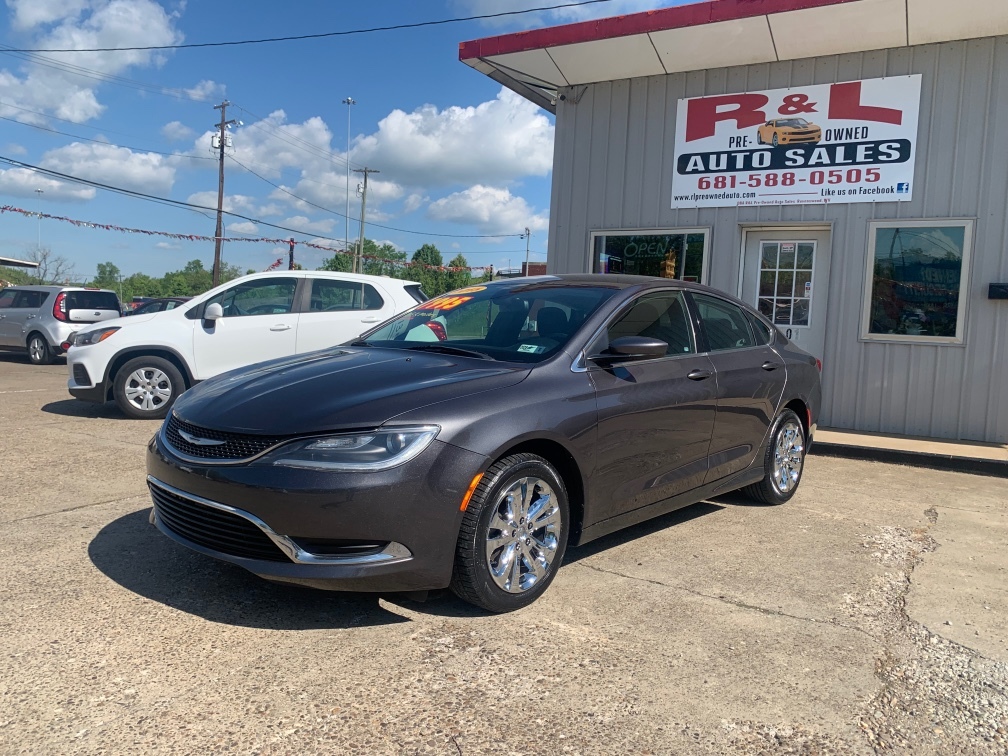 2015 Chrysler 200 Limited's photo