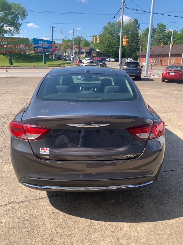 2015 Chrysler 200 Limited - Photo 3