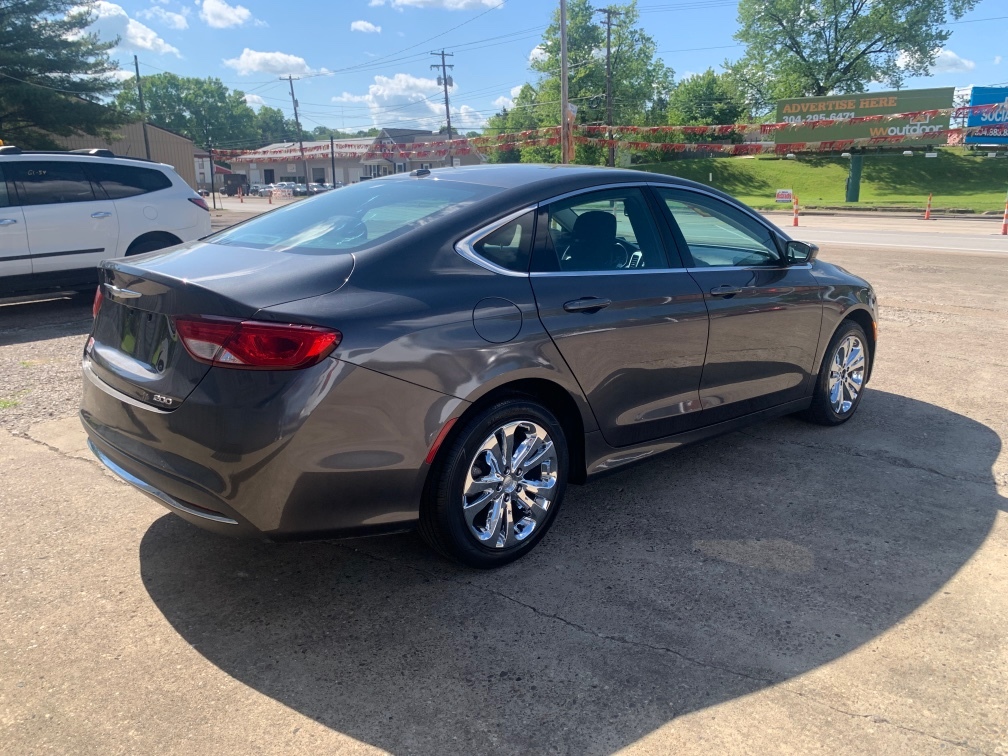 2015 Chrysler 200 Limited - Photo 4