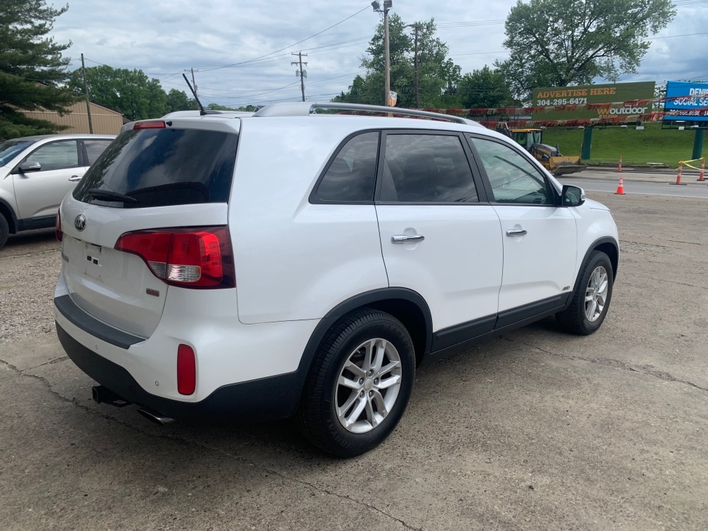 Additional photo of vehicle.