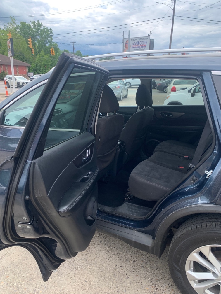 Additional photo of vehicle.
