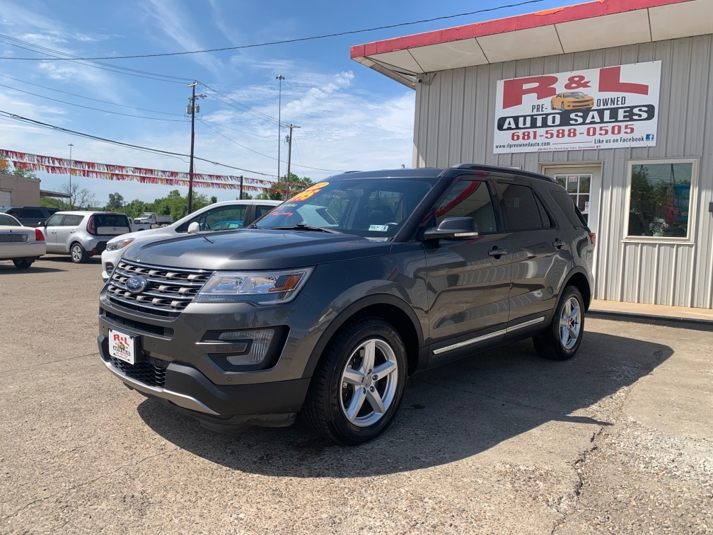 2017 Ford Explorer XLT 4WD's photo