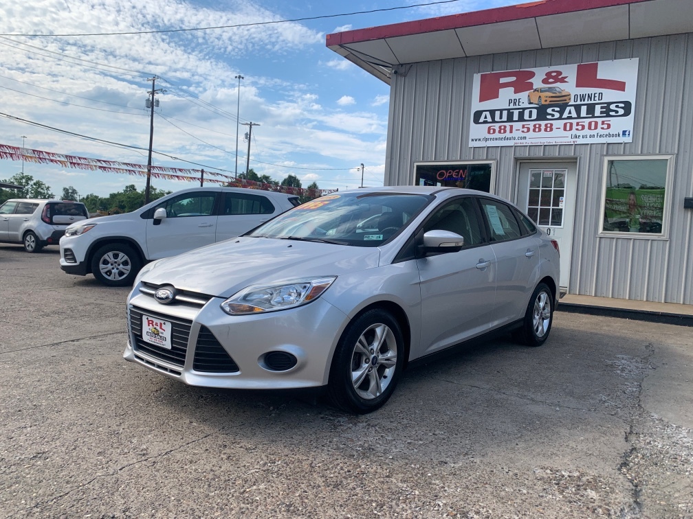 2013 Ford Focus Sedan SE's photo