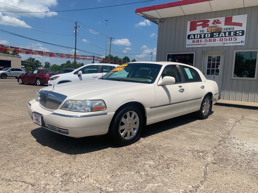 2007 Lincoln Town Car Designer Series's photo
